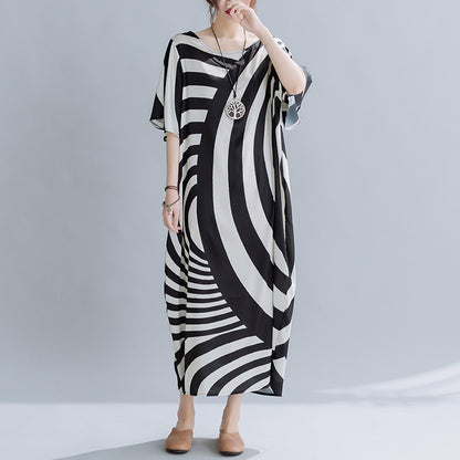 Langes, gestreiftes Kleid mit Print für Damen