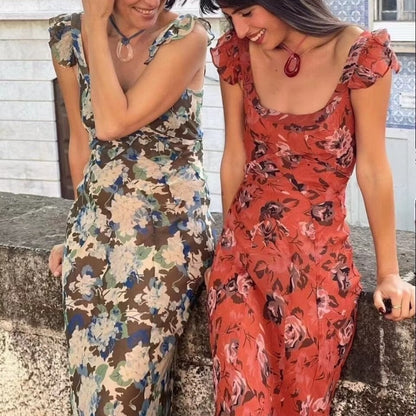 Vestido elegante de moda con diseño floral y corte entallado