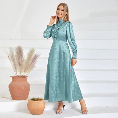 Herbstmode, lässiges Rollkragen-langes Kleid