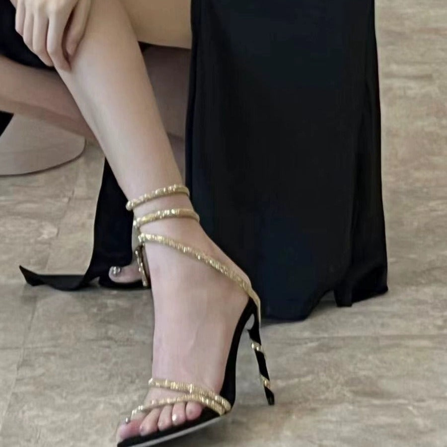 Damen-Sandalen mit hohem Absatz und Stiletto-Absatz und Strass-Riemen in Übergröße