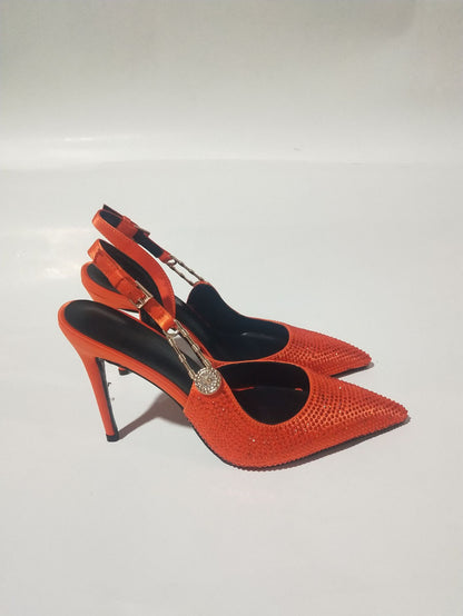 Damen High Heels mit spitzer Spitze und dekorativem Riemen und Strasssteinen