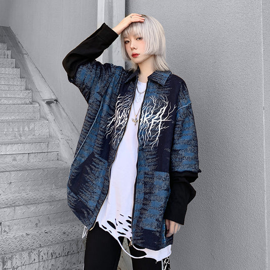 Blaue Jacke mit Blitz-Graffiti-Buchstaben, Jacke der National Tide Brand