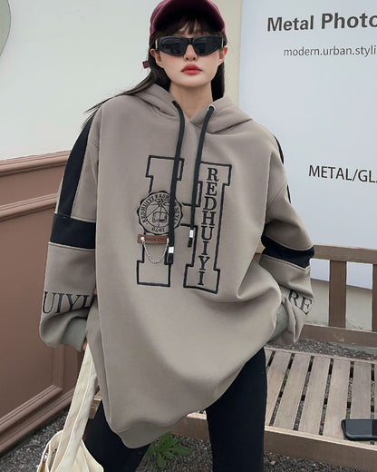 Sudadera con capucha acolchada de terciopelo con letras bordadas para mujer