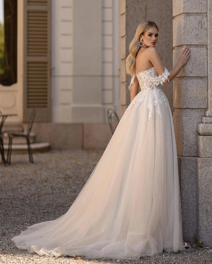 Exquisito vestido de novia de cola de pez con encaje blanco