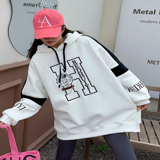 Sudadera con capucha acolchada de terciopelo con letras bordadas para mujer