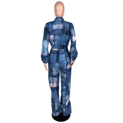 Lockerer Jumpsuit mit weitem Bein und Gürtel im Denim-Imitat-Print