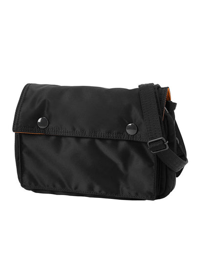 Kann einen Gürtel tragen und eine lässige One-Shoulder-Handtasche halten