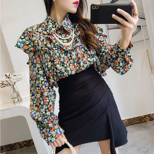 Camisa de gasa con flores y cuello de muñeca para mujer, blusa con cadena y volantes