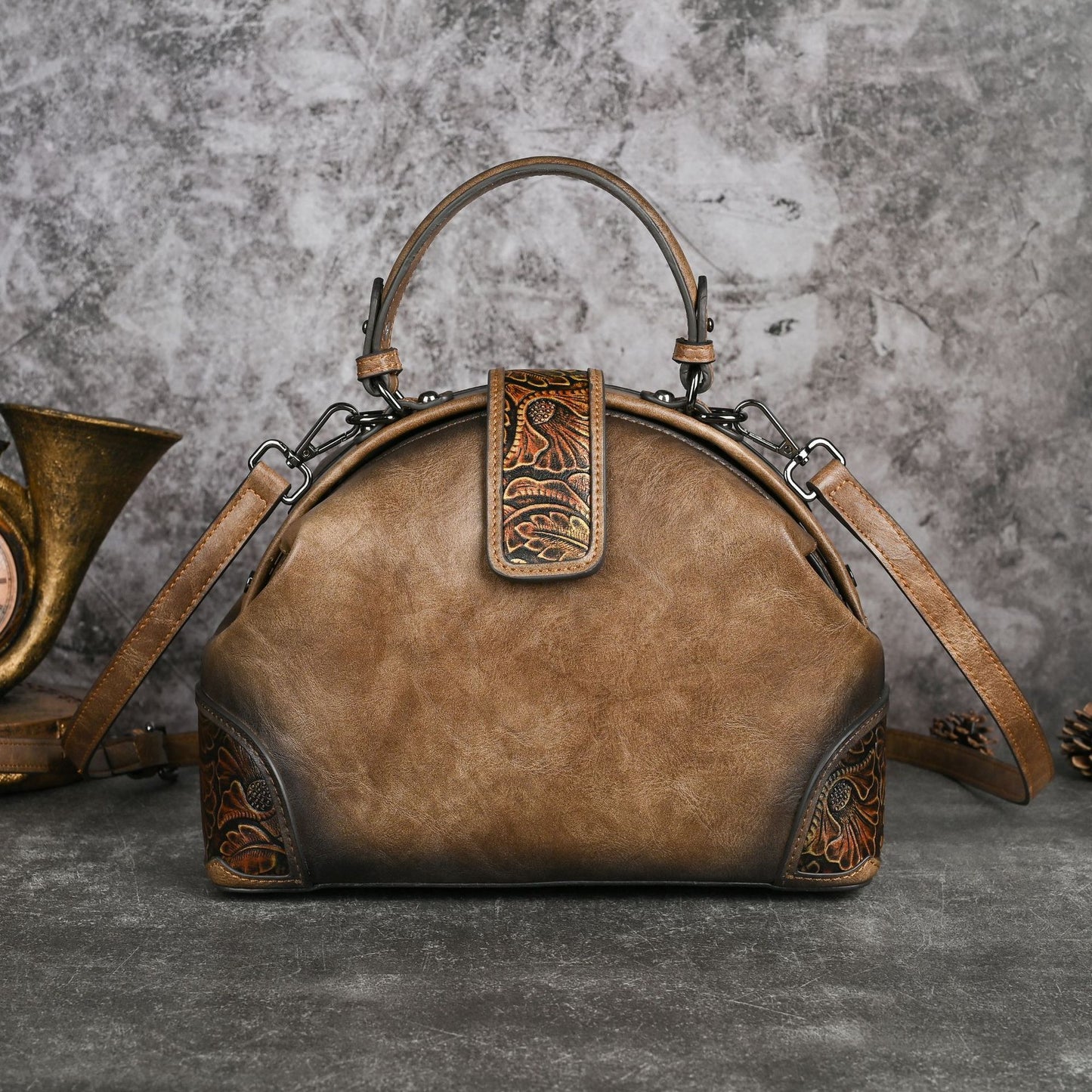 Damen-Klammertasche im Retro-Nationalstil mit dreidimensionaler Prägung und handgeriebener Farbe